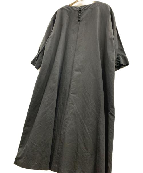 tumugu（ツムグ）tumugu (ツムグ) tumugu　半袖ワンピース ブラック サイズ:FREEの古着・服飾アイテム