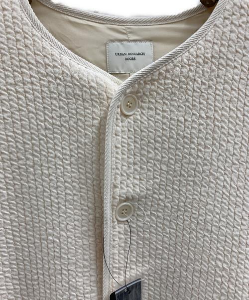 URBAN RESEARCH DOORS（アーバンリサーチドアーズ）URBAN RESEARCH DOORS (アーバンリサーチドアーズ) URBAN RESEARCH DOORS　キルトノーカラージャケット ベージュ サイズ:M 未使用品の古着・服飾アイテム