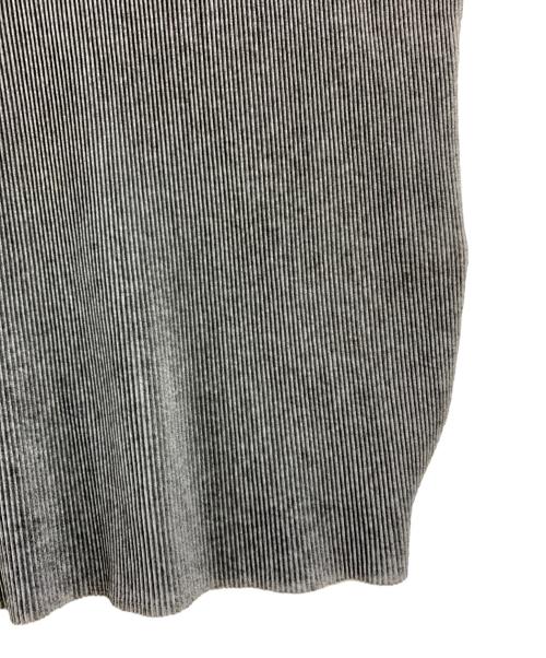 PLEATS PLEASE（プリーツプリーズ）PLEATS PLEASE (プリーツプリーズ) PLEATS PLEASE　ノースリーブブラウス グレー サイズ:3の古着・服飾アイテム