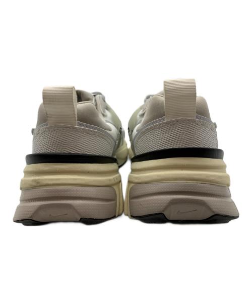 NIKE（ナイキ）NIKE (ナイキ) V2K RUN グレー サイズ:27.5の古着・服飾アイテム