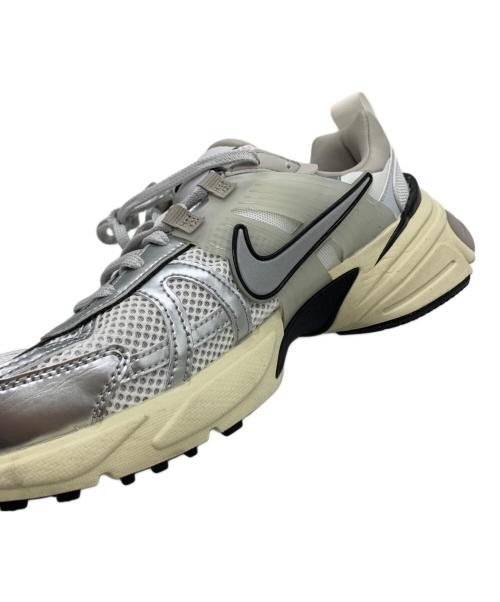 NIKE（ナイキ）NIKE (ナイキ) V2K RUN グレー サイズ:27.5の古着・服飾アイテム