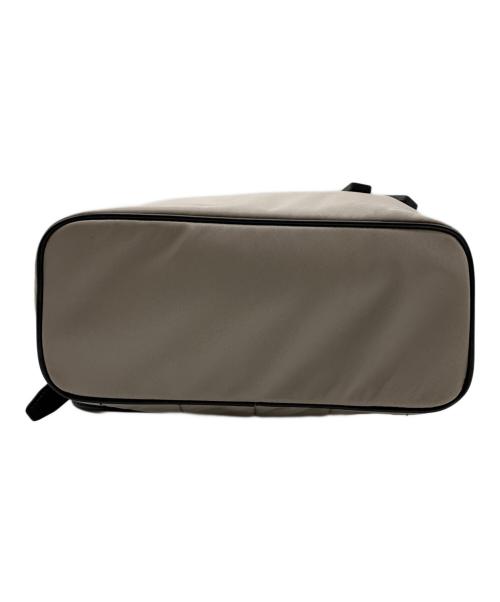 MICHAEL KORS（マイケル・コース）MICHAEL KORS (マイケル・コース) MICHAEL KORS　リュック グレー×ブラックの古着・服飾アイテム