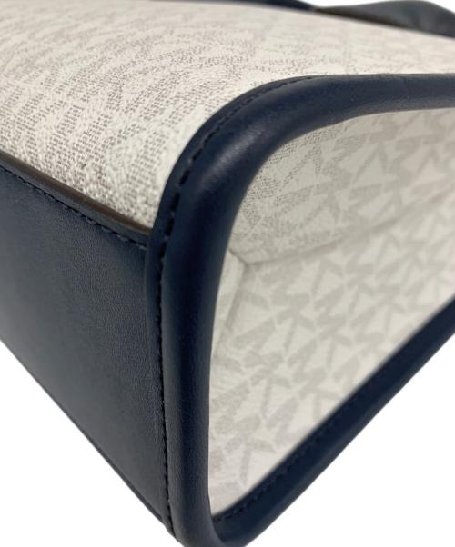 MICHAEL KORS（マイケル・コース）MICHAEL KORS (マイケル・コース) MICHAEL KORS　2WAYショルダーバッグ ホワイト×ネイビーの古着・服飾アイテム