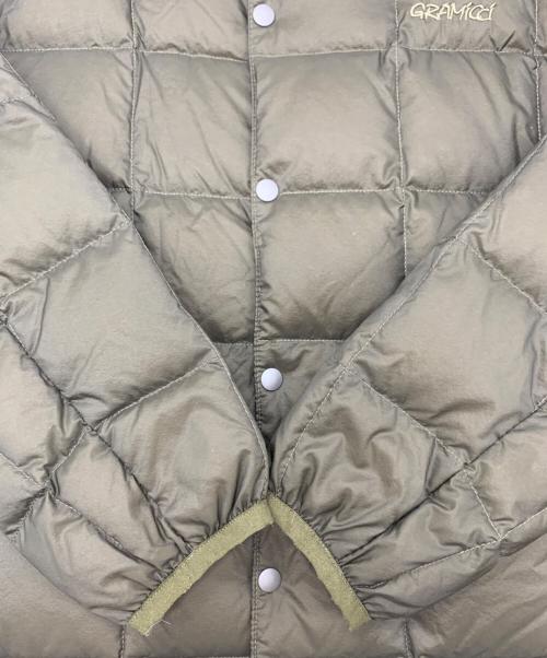 GRAMICCI（グラミチ）GRAMICCI (グラミチ) TAION (タイオン) クルーネック ダウンジャケット カーキ サイズ:XSの古着・服飾アイテム
