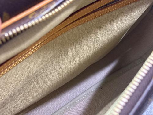 LOUIS VUITTON（ルイ ヴィトン）LOUIS VUITTON (ルイ ヴィトン) ショルダーバッグ ブラウンの古着・服飾アイテム