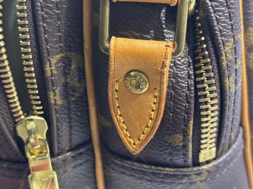 LOUIS VUITTON（ルイ ヴィトン）LOUIS VUITTON (ルイ ヴィトン) ショルダーバッグ ブラウンの古着・服飾アイテム