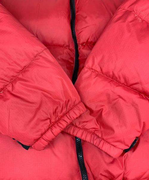 THE NORTH FACE（ザ ノース フェイス）THE NORTH FACE (ザ ノース フェイス) THE NORTH FACE　ダウンジャケット レッド×ブラック サイズ:Mの古着・服飾アイテム