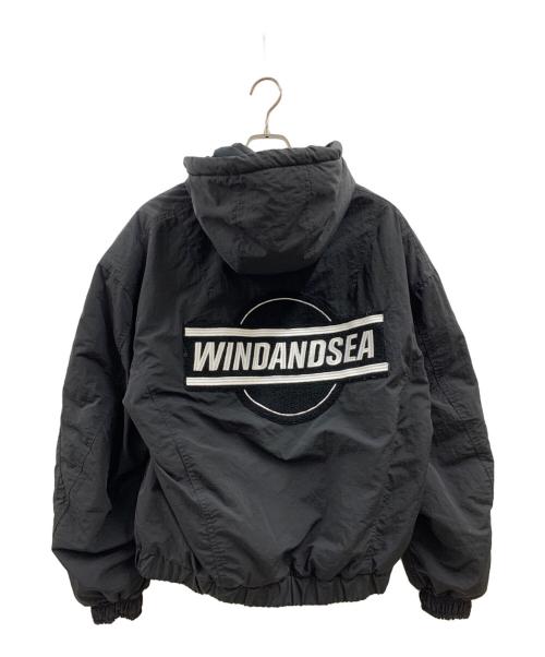 WIND AND SEA（ウィンダンシー）WIND AND SEA (ウィンダンシー) WIND AND SEA　ロゴ入り中綿ジャケット ブラック サイズ:Sの古着・服飾アイテム