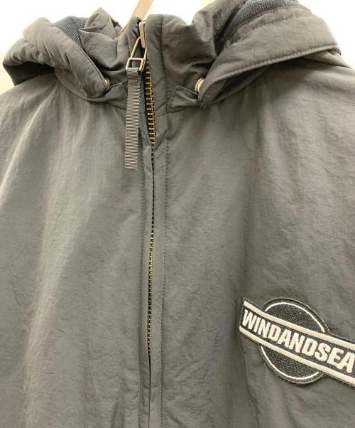 WIND AND SEA（ウィンダンシー）WIND AND SEA (ウィンダンシー) WIND AND SEA　ロゴ入り中綿ジャケット ブラック サイズ:Sの古着・服飾アイテム