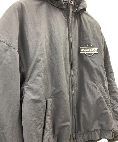 WIND AND SEA（ウィンダンシー）WIND AND SEA (ウィンダンシー) WIND AND SEA　ロゴ入り中綿ジャケット ブラック サイズ:Sの古着・服飾アイテム