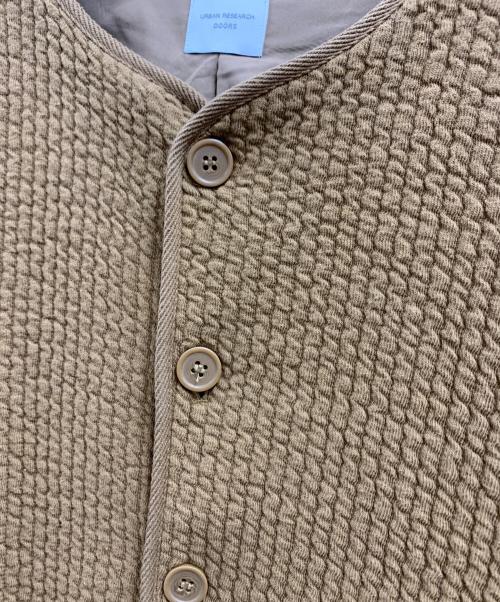 URBAN RESEARCH DOORS（アーバンリサーチドアーズ）URBAN RESEARCH DOORS (アーバンリサーチドアーズ) キルトノーカラージャケット ブラウン サイズ:Mの古着・服飾アイテム