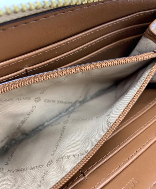 MICHAEL KORS（マイケル・コース）MICHAEL KORS (マイケル・コース) MICHAEL KORS　ラウンドファスナー財布 アイボリーの古着・服飾アイテム