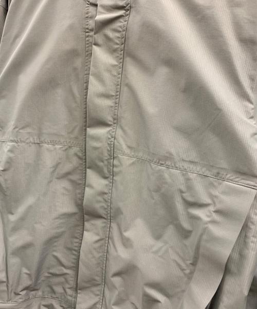 BEYOND（ビヨンド）BEYOND (ビヨンド) PCU LEVEL6 JACKET グレー サイズ:Sの古着・服飾アイテム