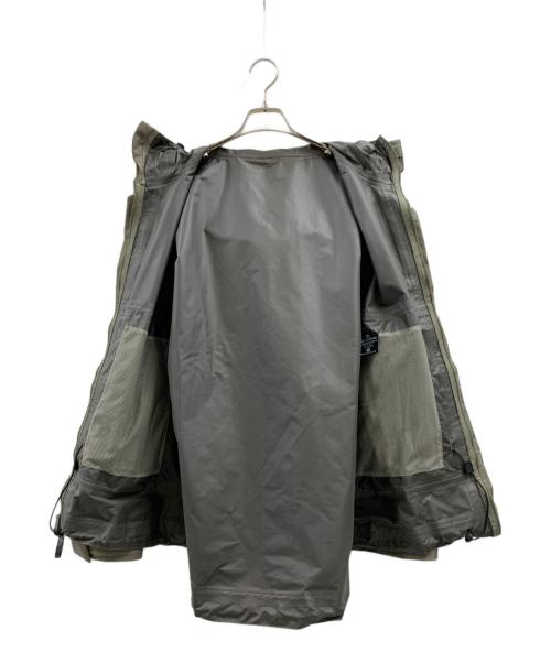 BEYOND（ビヨンド）BEYOND (ビヨンド) PCU LEVEL6 JACKET グレー サイズ:Sの古着・服飾アイテム