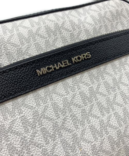 MICHAEL KORS（マイケル・コース）MICHAEL KORS (マイケル・コース) ショルダーバッグ ホワイト×ブラックの古着・服飾アイテム