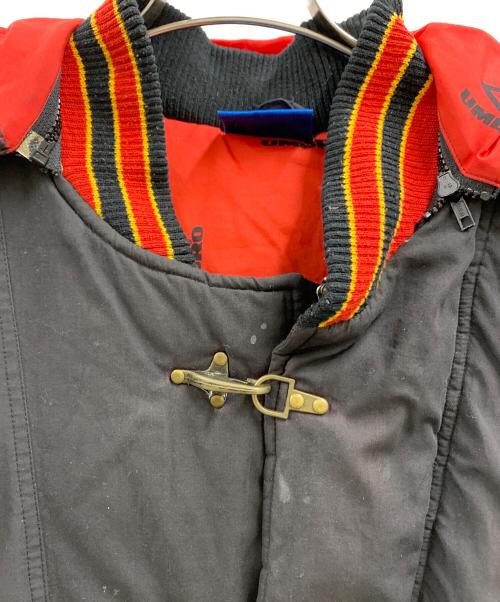 UMBRO（アンブロ）UMBRO (アンブロ) UMBRO　古着 マンチェスターユナイテッド　ブルゾン ブラック×レッド サイズ:Mの古着・服飾アイテム