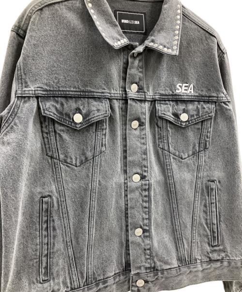 WIND AND SEA（ウィンダンシー）WIND AND SEA (ウィンダンシー) WIND AND SEA　STUDDED DENIM JACKET チャコールグレー サイズ:Mの古着・服飾アイテム