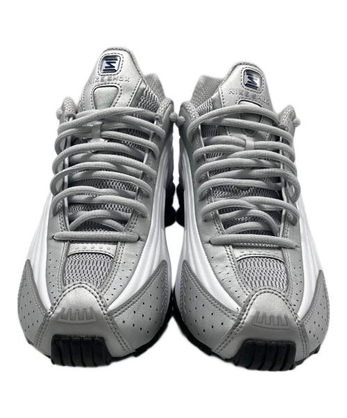 NIKE（ナイキ）NIKE (ナイキ) SHOX R4 ホワイト×シルバー サイズ:US8の古着・服飾アイテム