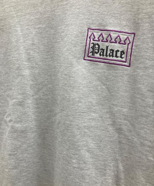 PALACE（パレス）PALACE (パレス) PALACE GATED COMMUNITY CREW グレー サイズ:Mの古着・服飾アイテム