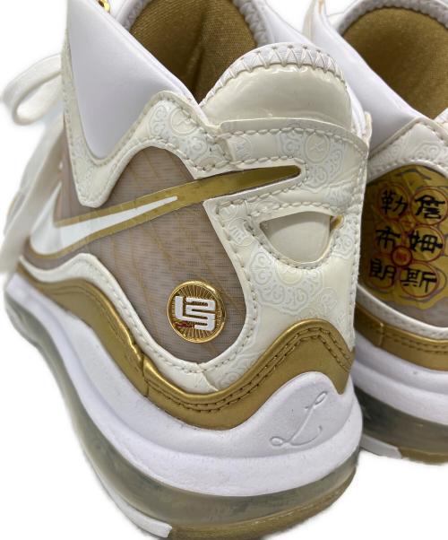 NIKE（ナイキ）NIKE (ナイキ) NIKE　LEBRON 7 QS ホワイト×ゴールド サイズ:24.5ｃｍの古着・服飾アイテム
