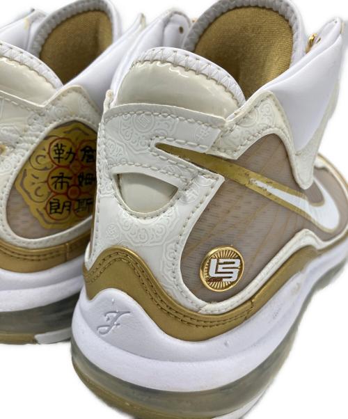 NIKE（ナイキ）NIKE (ナイキ) NIKE　LEBRON 7 QS ホワイト×ゴールド サイズ:24.5ｃｍの古着・服飾アイテム