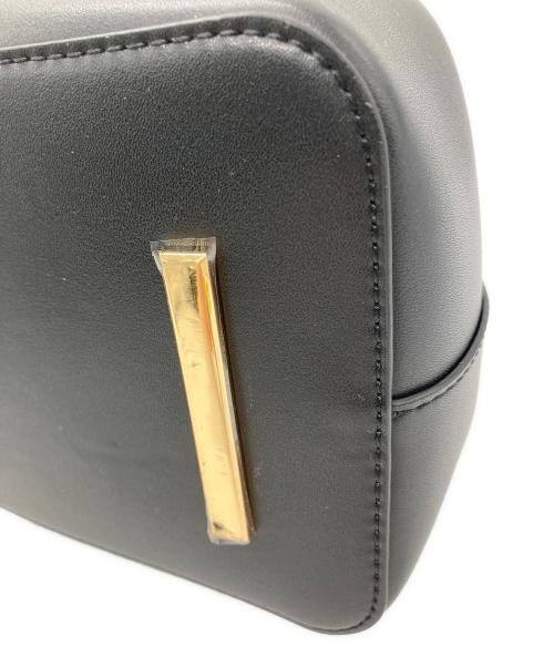 CHARLES & KEITH（チャールズアンドキース）CHARLES & KEITH (チャールズアンドキース) CHARLES & KEITH　シャナイアトートバッグ ブラックの古着・服飾アイテム