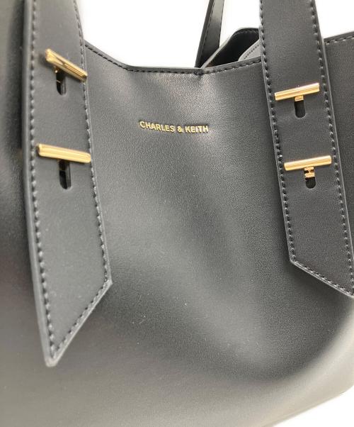 CHARLES & KEITH（チャールズアンドキース）CHARLES & KEITH (チャールズアンドキース) CHARLES & KEITH　シャナイアトートバッグ ブラックの古着・服飾アイテム