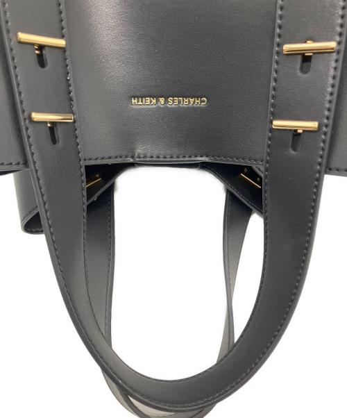 CHARLES & KEITH（チャールズアンドキース）CHARLES & KEITH (チャールズアンドキース) CHARLES & KEITH　シャナイアトートバッグ ブラックの古着・服飾アイテム