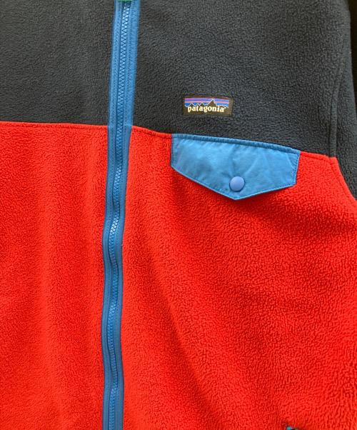 Patagonia（パタゴニア）Patagonia (パタゴニア) フリースジャケット ネイビー×レッド サイズ:Mの古着・服飾アイテム