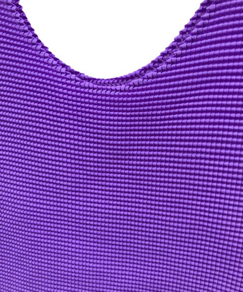 me ISSEY MIYAKE（ミーイッセイ ミヤケ）me ISSEY MIYAKE (ミーイッセイ ミヤケ) ボックスプリーツノースリーブカットソー パープル サイズ:FREEの古着・服飾アイテム