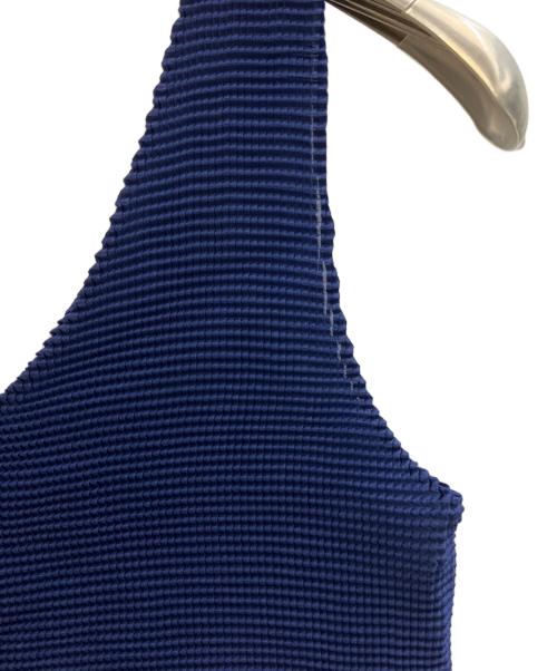 me ISSEY MIYAKE（ミーイッセイ ミヤケ）me ISSEY MIYAKE (ミーイッセイ ミヤケ) ボックスプリーツノースリーブカットソー ネイビー サイズ:FREEの古着・服飾アイテム