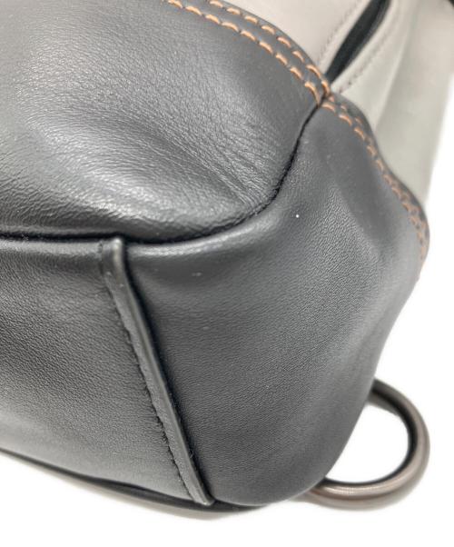 COACH（コーチ）COACH (コーチ) COACH　ボディバッグ グレー×ブラックの古着・服飾アイテム