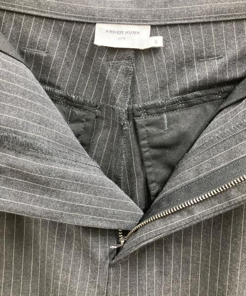 ANDER HUNK（アンダーハンク）ANDER HUNK (アンダーハンク) スタッズデザインバギースラックス ブラック サイズ:Sの古着・服飾アイテム