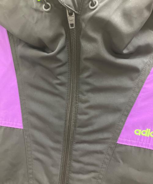 adidas（アディダス）adidas (アディダス) 22グラフィックパデッドジャケット ブラック×パープル サイズ:Mの古着・服飾アイテム