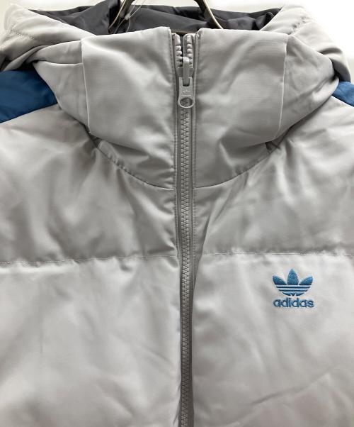 adidas（アディダス）adidas (アディダス) adidas　フーディリバーシブルダウンジャケット グレー×ブルー サイズ:Lの古着・服飾アイテム