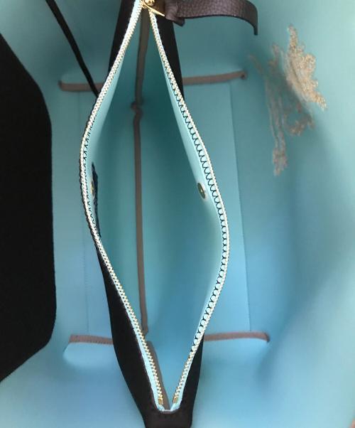 A.D.M.J.（エーディーエムジェイ）A.D.M.J. (エーディーエムジェイ) マジックライトステッチ刺しゅうトート ブラックの古着・服飾アイテム