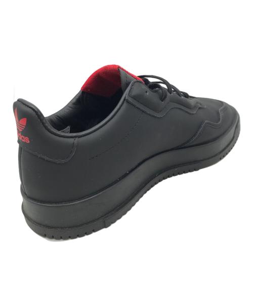 adidas（アディダス）adidas (アディダス) 424 on Fairfax (フォートゥーフォーオンフェアファックス) スニーカー ブラック×レッド サイズ:26の古着・服飾アイテム