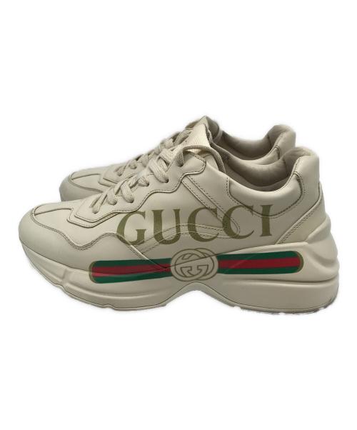 GUCCI（グッチ）GUCCI (グッチ) ロゴプリントスニーカー ベージュ サイズ:37の古着・服飾アイテム