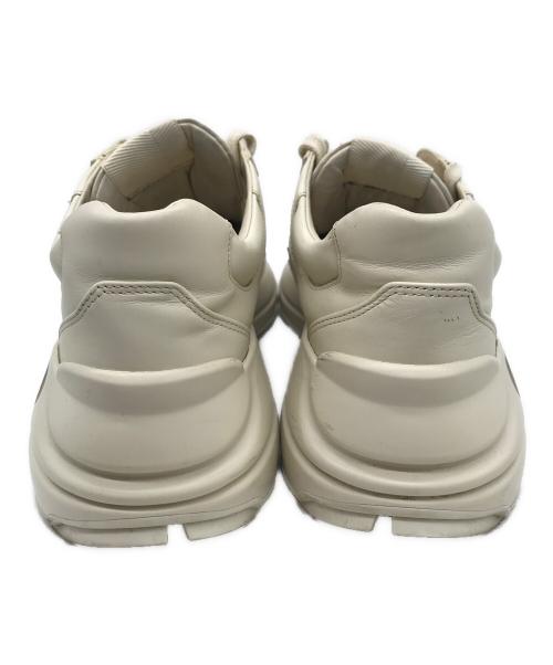 GUCCI（グッチ）GUCCI (グッチ) ロゴプリントスニーカー ベージュ サイズ:37の古着・服飾アイテム