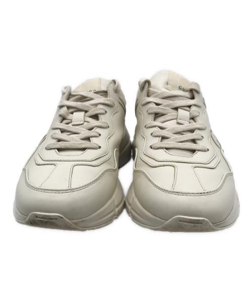 GUCCI（グッチ）GUCCI (グッチ) ロゴプリントスニーカー ベージュ サイズ:37の古着・服飾アイテム