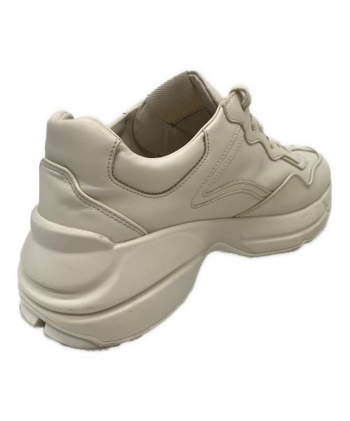 GUCCI（グッチ）GUCCI (グッチ) ロゴプリントスニーカー ベージュ サイズ:37の古着・服飾アイテム