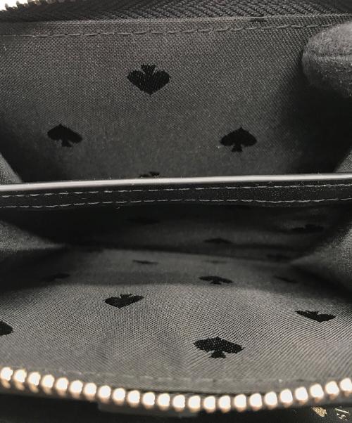 Kate Spade（ケイトスペード）Kate Spade (ケイトスペード) 2つ折り財布 ブラック×アイボリーの古着・服飾アイテム