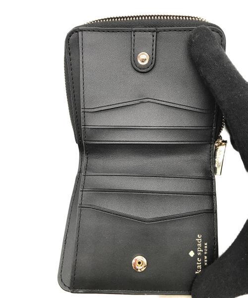 Kate Spade（ケイトスペード）Kate Spade (ケイトスペード) 2つ折り財布 ブラック×アイボリーの古着・服飾アイテム