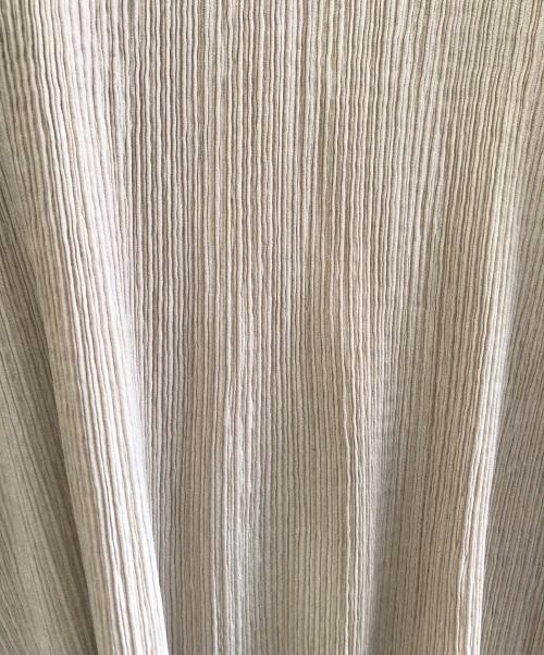 ISSEY MIYAKE（イッセイミヤケ）ISSEY MIYAKE (イッセイミヤケ) プリーツカットソー ベージュ サイズ:Mの古着・服飾アイテム