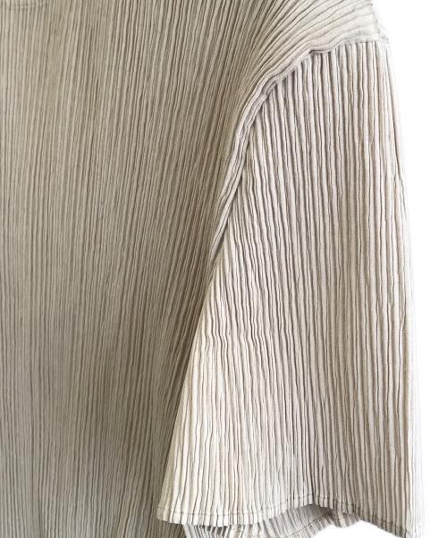 ISSEY MIYAKE（イッセイミヤケ）ISSEY MIYAKE (イッセイミヤケ) プリーツカットソー ベージュ サイズ:Mの古着・服飾アイテム
