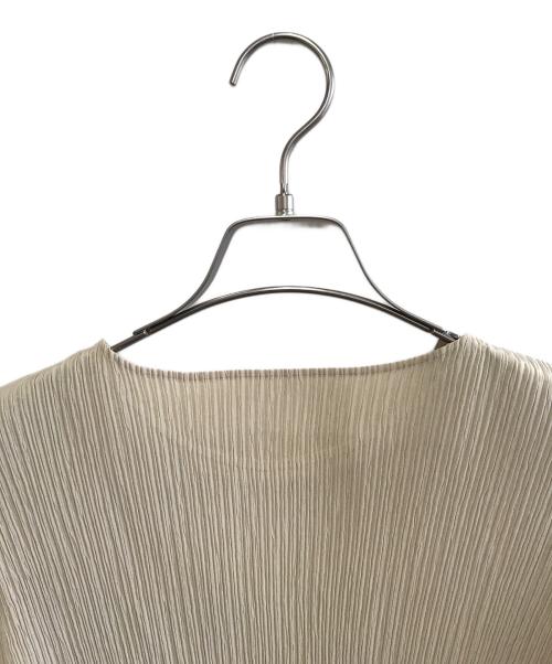 ISSEY MIYAKE（イッセイミヤケ）ISSEY MIYAKE (イッセイミヤケ) プリーツカットソー ベージュ サイズ:Mの古着・服飾アイテム