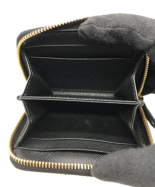PRADA（プラダ）PRADA (プラダ) 小銭入れ ブラック×ゴールドの古着・服飾アイテム