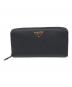 PRADA（プラダ）の古着「ラウンドファスナー長財布」｜ブラック