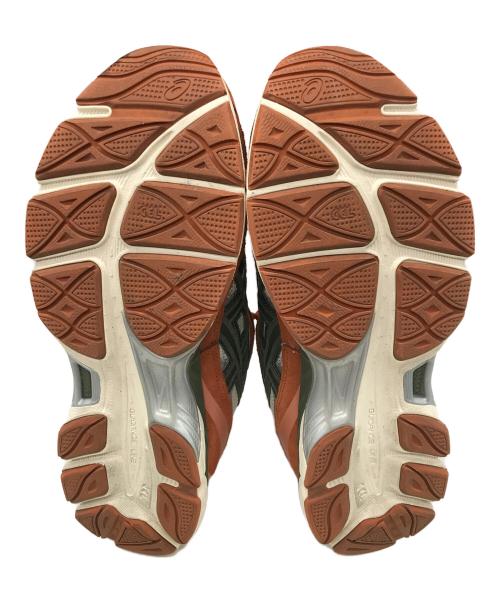 asics（アシックス）asics (アシックス) スニーカー ブラウン×グリーン×ホワイト サイズ:28の古着・服飾アイテム