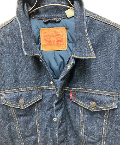 LEVI'S（リーバイス）LEVI'S (リーバイス) ダウンフルジップトラッカージャケット インディゴ サイズ:Mの古着・服飾アイテム